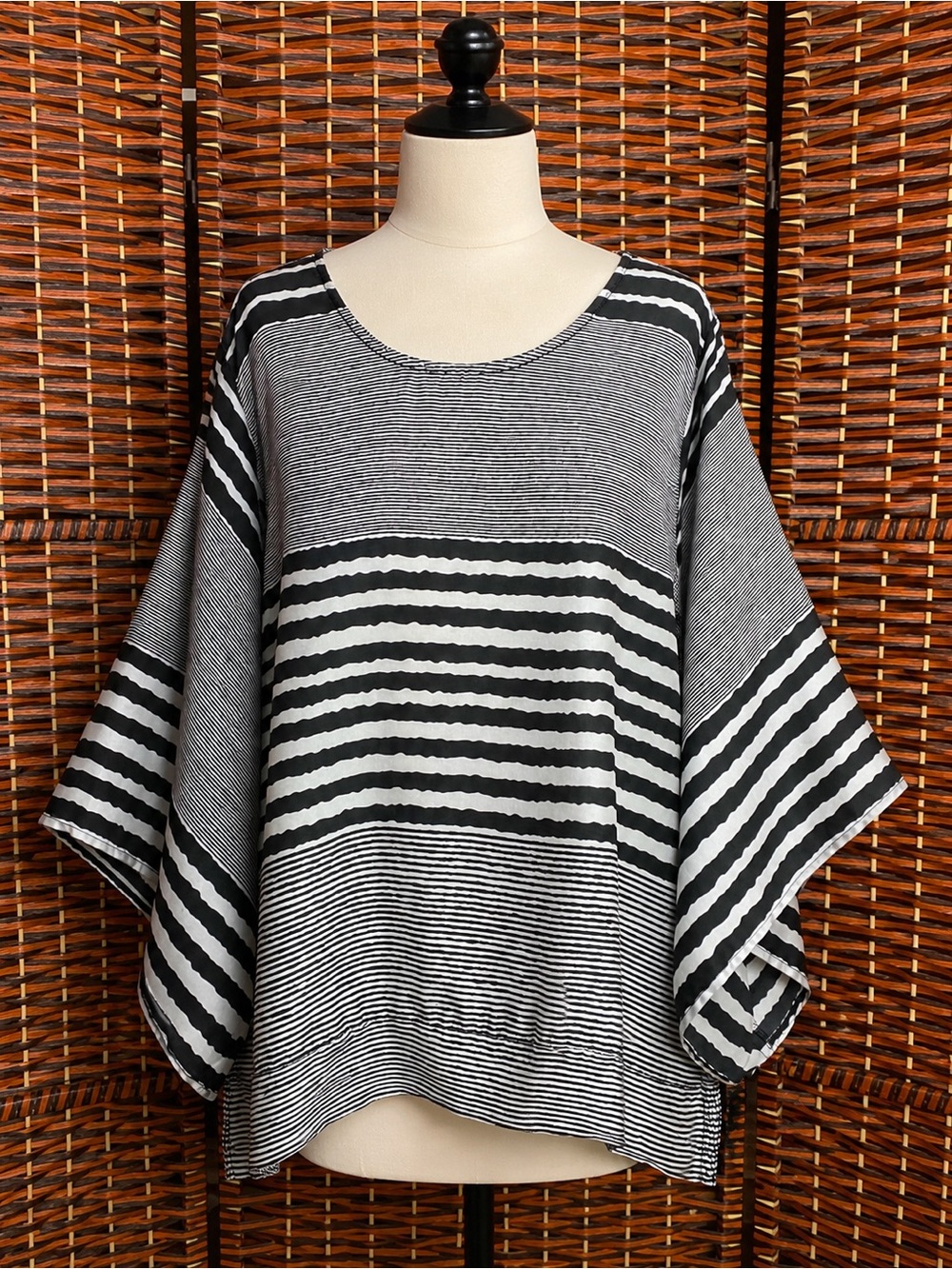 Cato Woman Black & White Striped Blouse Size 18/20W Boho Batwing Sleeve Top